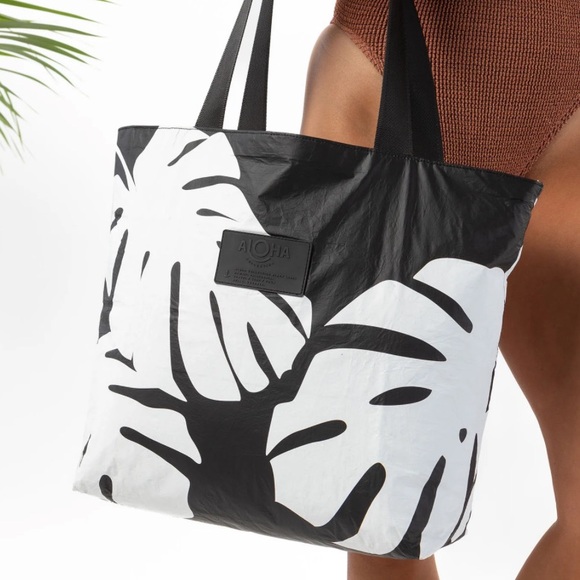 ALOHA Collection Black and White Tote Bag - Picture 2 of 6